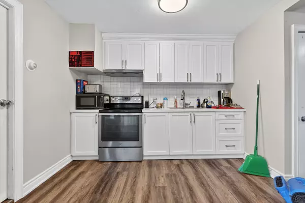 Gananoque, ON K7G 2S3,225-227 VICTORIA AVE