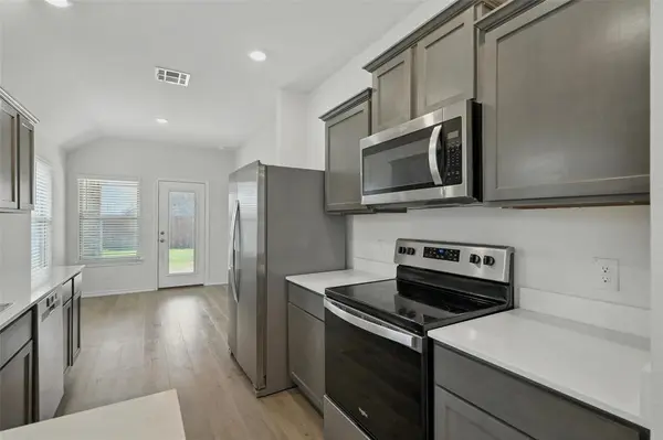 616 New Dawn Drive, Lavon, TX 75166