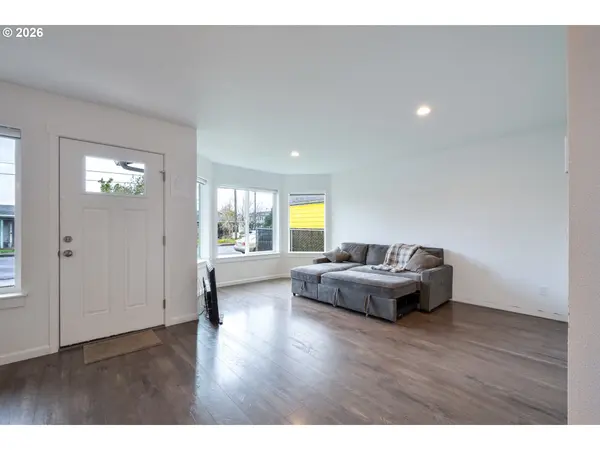 2213 10TH ST, Tillamook, OR 97141