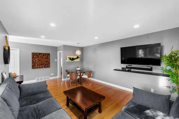 1131 15 AVE NE, Calgary, AB T2E 1J4