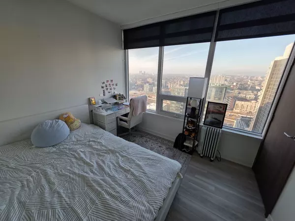 Toronto C01, ON M6A 2E1,17 Bathurst ST E #4110