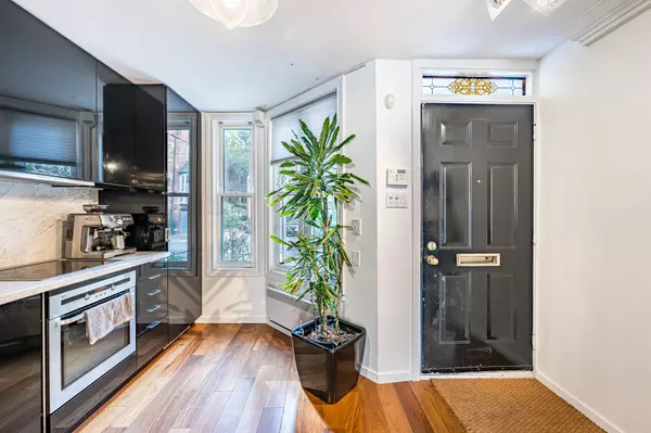 Toronto, ON M4Y 1L2,24 IRWIN AVE