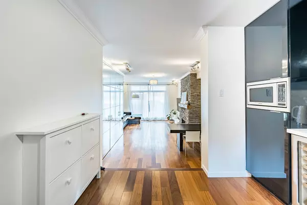 Toronto, ON M4Y 1L2,24 IRWIN AVE