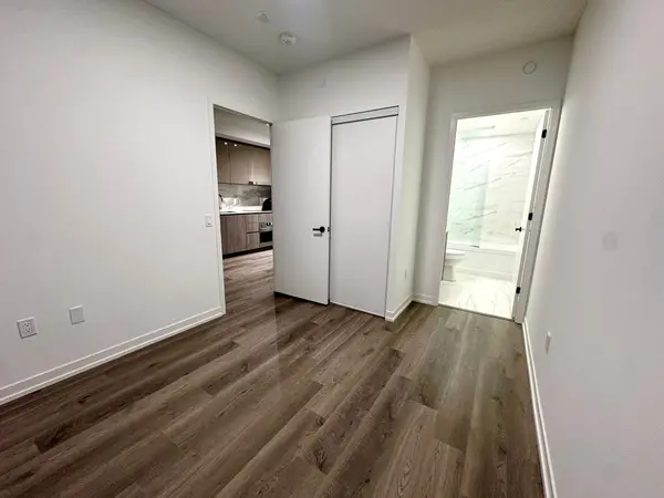 Vaughan, ON L4K 0R2,8 Intercharge WAY #1001