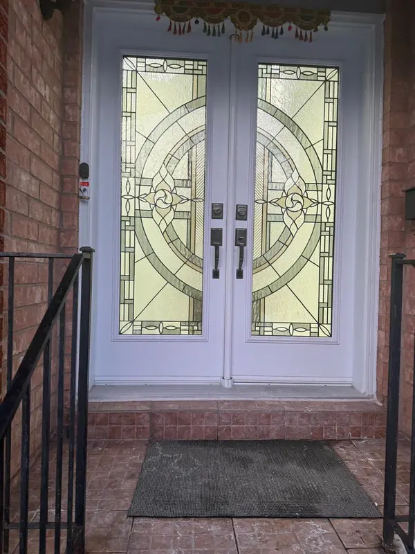 Brampton, ON L6X 4P5,3 Sinclair CT