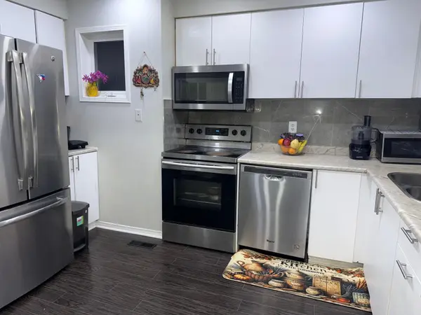 Brampton, ON L6X 4P5,3 Sinclair CT