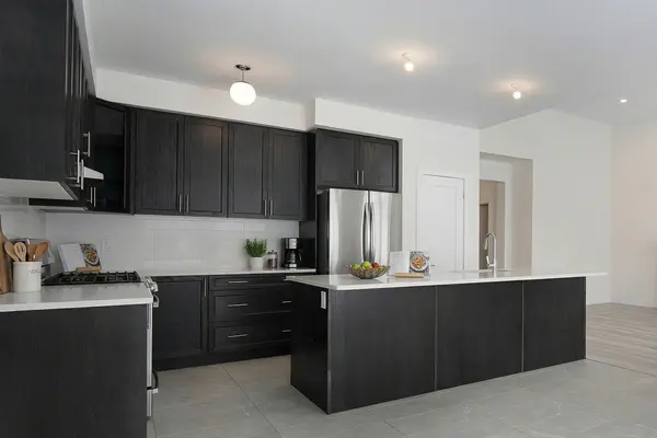 3 Larissa Park DR, Quinte West, ON K0L 1L0