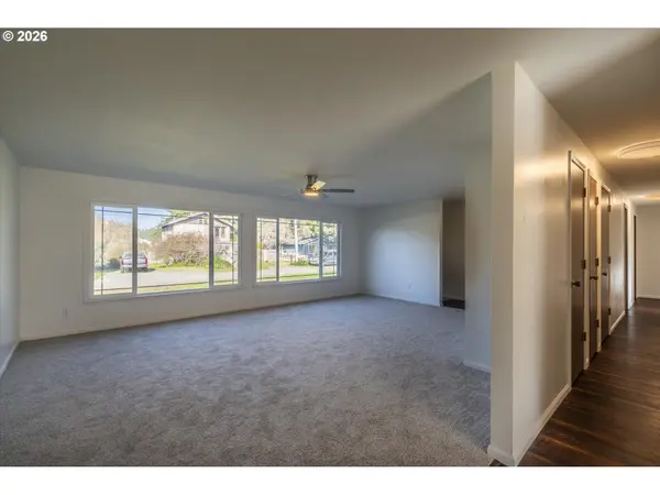 950 1ST ST NE, Bandon, OR 97411