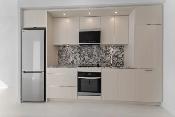 Toronto, ON M9A 0E5,25 Cordova AVE #412