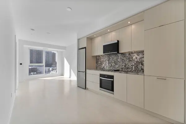 Toronto, ON M9A 0E5,25 Cordova AVE #412