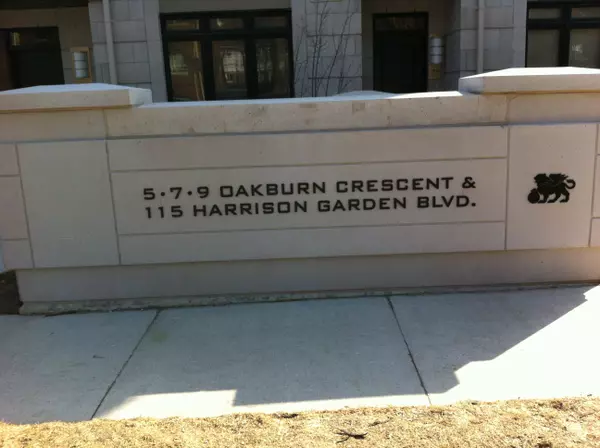 Toronto C14, ON M2N 2T3,5 Oakburn CRES #5