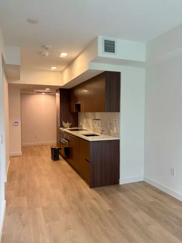 Toronto, ON M5V 0X4,3 Concord Cityplace WAY #627