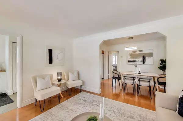 Toronto, ON M4J 4N5,4 Barfield AVE