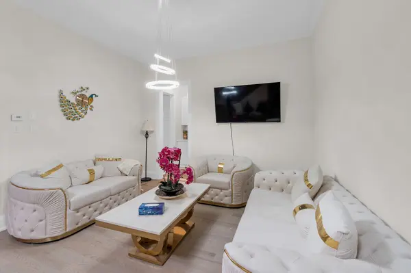 10 Tweedhill AVE, Caledon, ON L7C 4K5