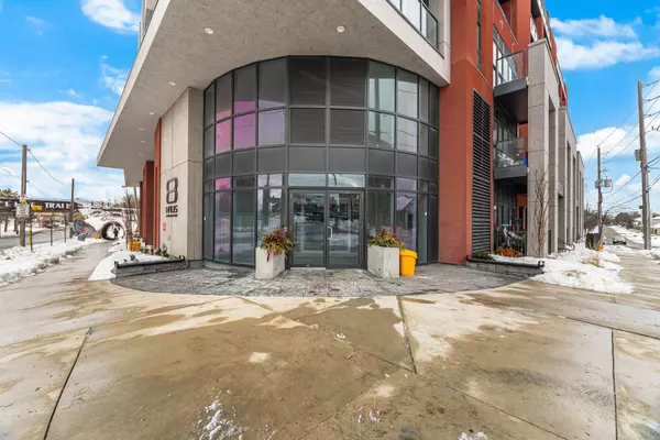 Toronto W04, ON M6E 0B4,2433 Dufferin ST #301