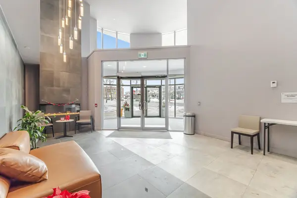 Toronto W04, ON M6E 0B4,2433 Dufferin ST #301