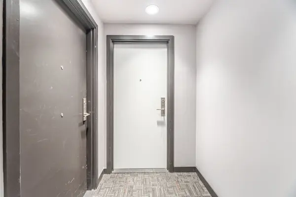 Toronto W04, ON M6E 0B4,2433 Dufferin ST #301