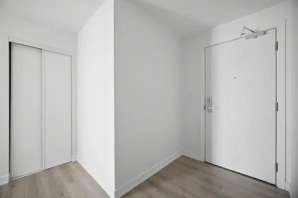 Toronto W04, ON M6E 0B4,2433 Dufferin ST #301