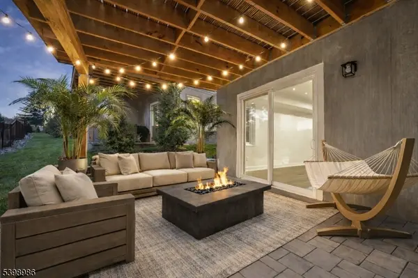 8 Birdie Ln, Boonton Town, NJ 07005