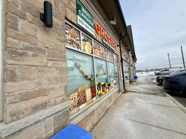 King, ON L0G 1T0,50 Dr Kay DR #9