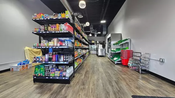 King, ON L0G 1T0,50 Dr Kay DR #9