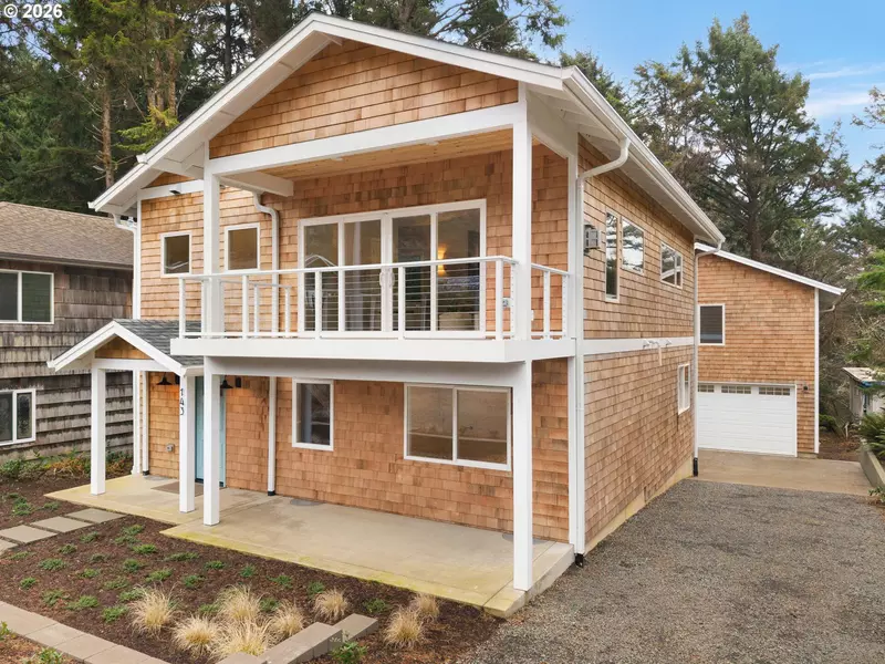 143 E TANANA AVE, Cannon Beach, OR 97110