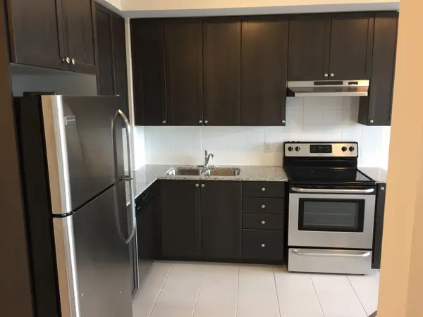 Brampton, ON L6Y 6B9,54 Sky Harbour DR #206