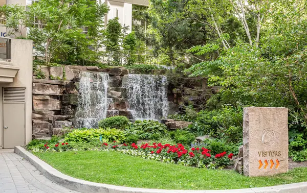 3888 Duke Of York BLVD #430, Mississauga, ON L5B 4P5