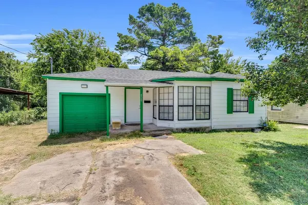 820 NE 31st Street,  Grand Prairie,  TX 75050