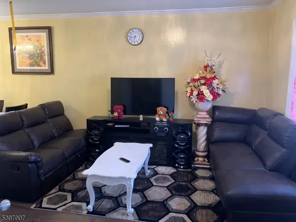 21 Lake St, East Orange City, NJ 07017