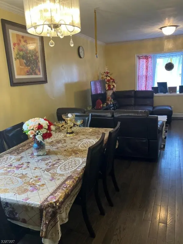 21 Lake St, East Orange City, NJ 07017