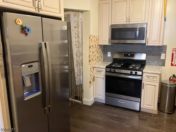 21 Lake St, East Orange City, NJ 07017