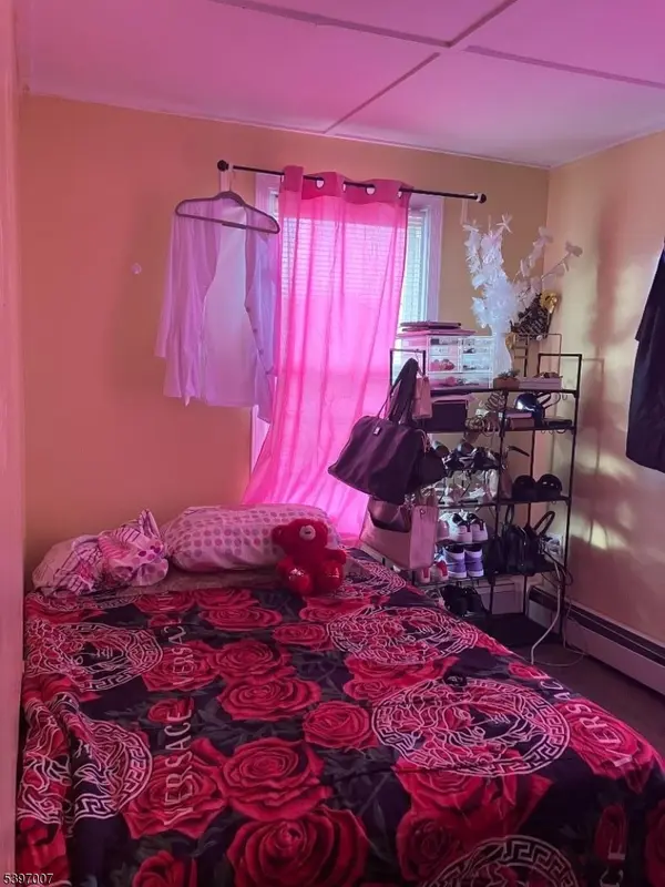 21 Lake St, East Orange City, NJ 07017