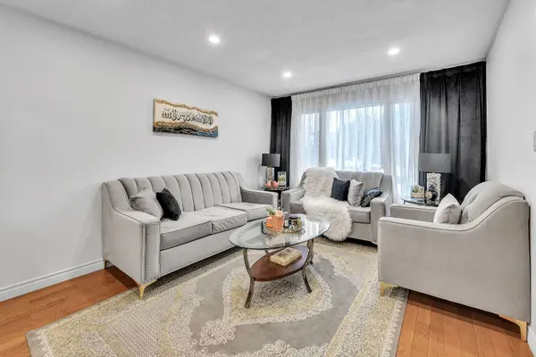 170 Amber AVE, Oshawa, ON L1J 7V5