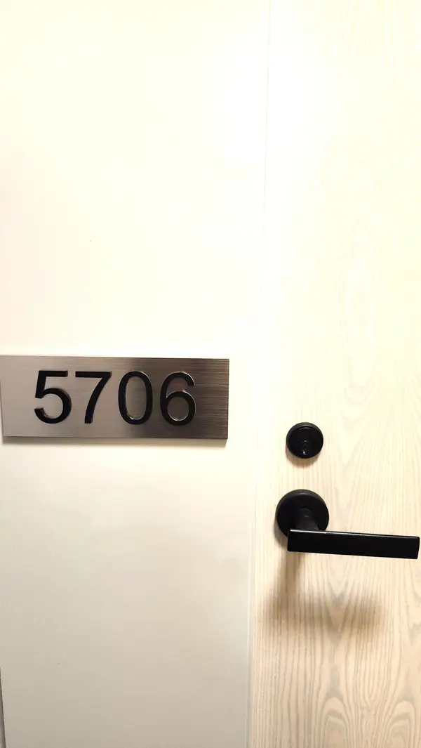 Vaughan, ON L4K 0R2,8 Interchange WAY #5706