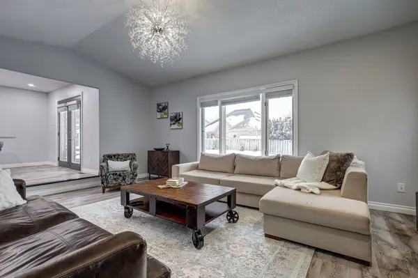 14 Cobblestone RD, London East, ON N5Y 5M6