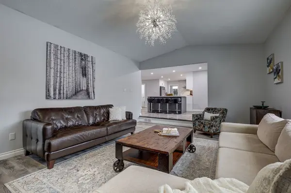 14 Cobblestone RD, London East, ON N5Y 5M6