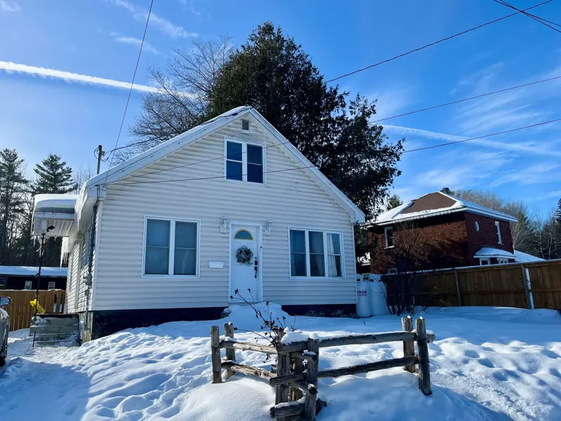 8613 60 HWY, North Algona Wilberforce, ON K0J 1T0