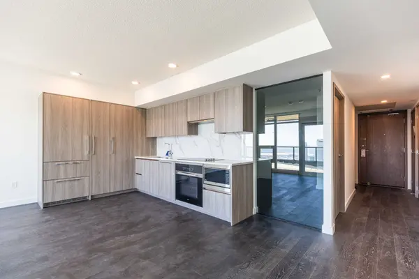 Toronto, ON M5V 0X4,3 Concord Cityplace WAY #7606