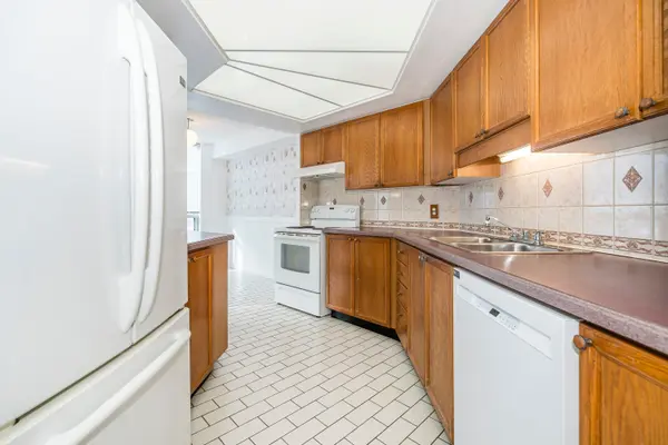 360 Watson ST W #901, Whitby, ON L1N 9G2