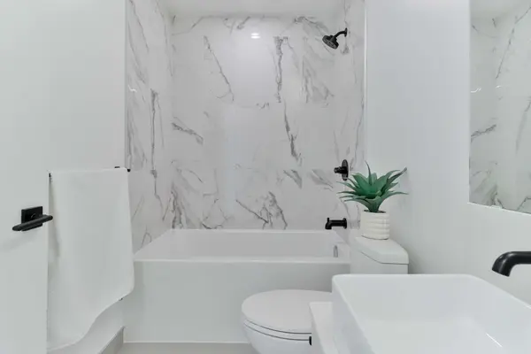 1285 Dupont ST N #2402, Toronto W02, ON M6H 0E3