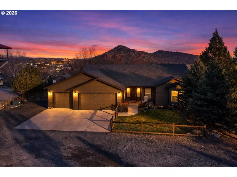 2662 NE MEADOWCREST DR, Prineville, OR 97754