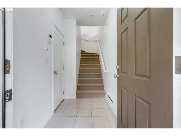 10857 SW CANTERBURY LN #202, Tigard, OR 97224