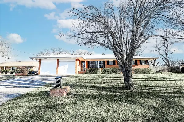 1403 Hulme Street, Bowie, TX 76230