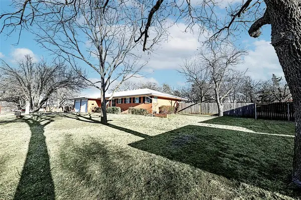 1403 Hulme Street, Bowie, TX 76230