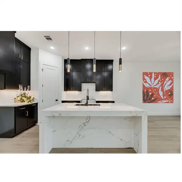 1651 E Overton Street, Dallas, TX 75216