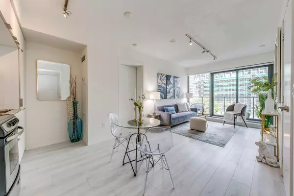 Toronto C08, ON M5B 0A9,159 Dundas ST E #611