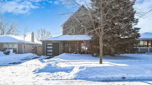 7 Forest Path CT N, Toronto W10, ON M9V 1L4