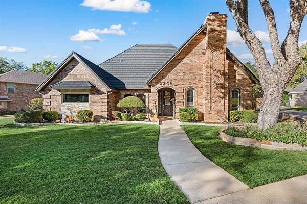 2209 Laurel Court,  Bedford,  TX 76021