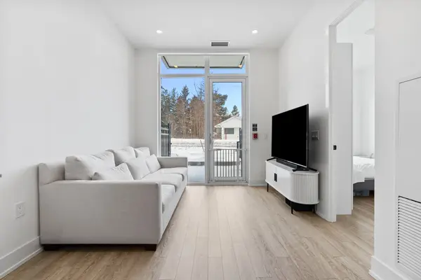 2075 King Rd RD #123, King, ON L7B 0R6